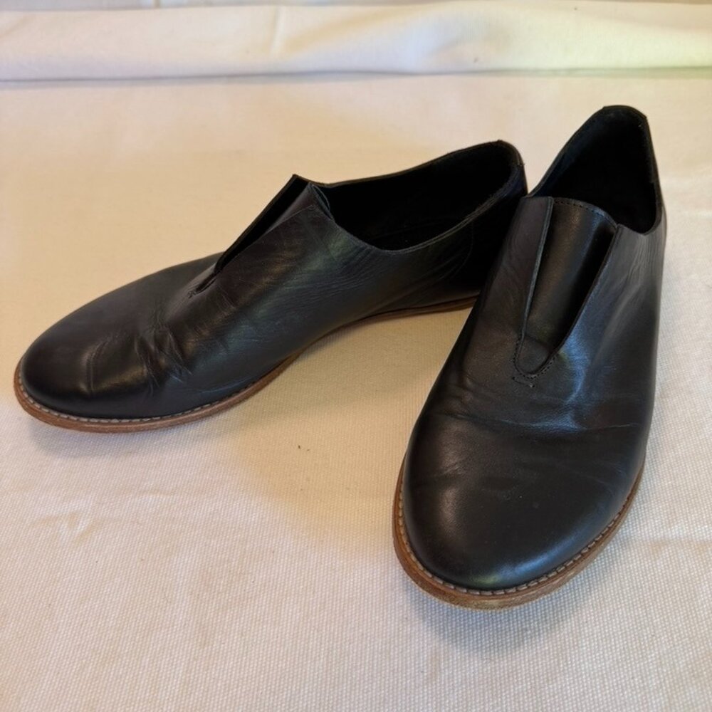 Maria Cornejo Black leather flat